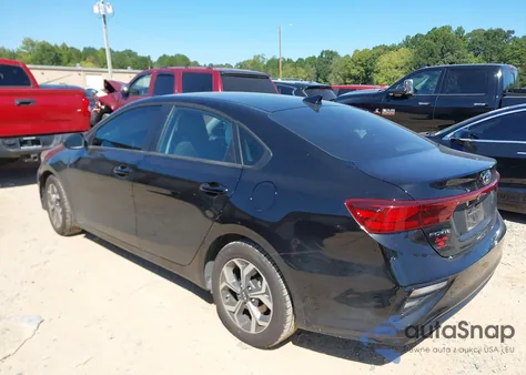 2021 Kia Forte Lxs z USA, uszkodzony, nr VIN 3KPF24AD6ME412286